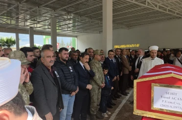 Şehidi, annesi ve kız kardeşleri gözyaşları içerisinde son yolculuğuna uğurladı