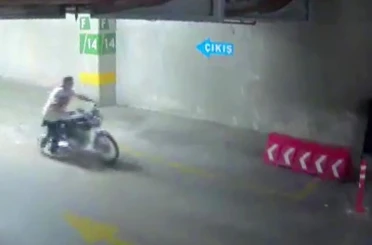Şehir hastanesinin otoparkından iki motosiklet çaldı: O anlar kameraya yansıdı 