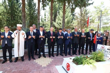 Şehit aileleri ve gaziler onuruna yemek programı düzenlendi 