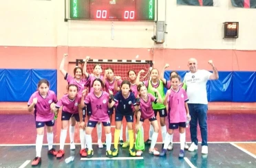 Şehit Rıfat Tunçbilek Ortaokulu’ndan futsalda önemli dereceler 