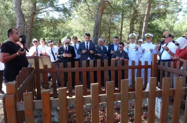 Şehit Tabip Binbaşı Mehmet İsmail Bey, kabri başında dualarla anıldı 