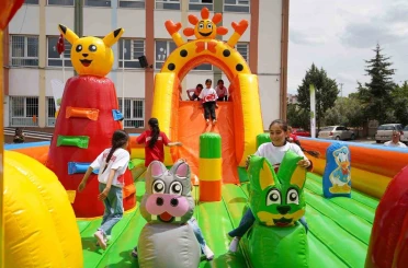 Şehitkamil’den köy okulunda renkli şenlik 