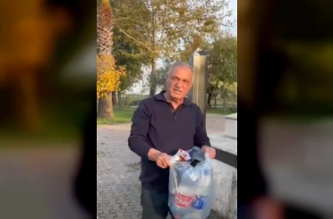 Şehitliğe saygısızlık yapanlara tepki gösterdi, çöpleri tek tek topladı 