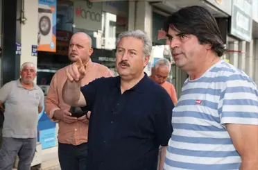 Şehrin merkezindeki caddelerin yaya yolları yenileniyor
