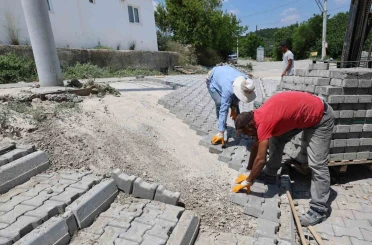 Şehzadeler’de 20 bin metrekare kilit parke taşı döşenecek 
