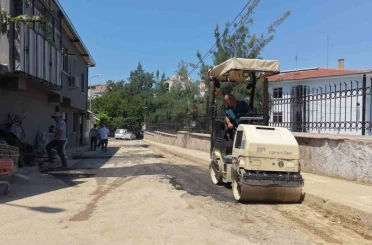Şehzadeler’de altyapısı tamamlanan sokaklar asfaltlanıyor 