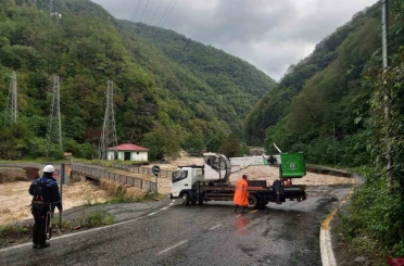 Sel afetinin ardından enerji nakil hatları onarılıyor 