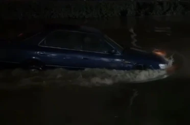 Sel sularında gemi gibi ilerledi 