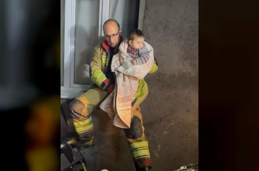 Selde mahsur kalan 11 kişilik aileyi itfaiye kurtardı 