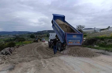 Selendi-Kula eski yolu yeniden trafiğe açıldı 