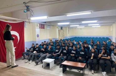 Selendi’de liseliler yapay zeka ile geleceğe hazırlandı 