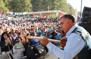 Şenkaya’da Bal Festivali’nde rekor katılım: 20 bin kişi Şirankes’te buluştu 
