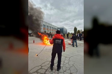 Seramik fabrikasında yangın ve tahliye tatbikatı yapıldı 