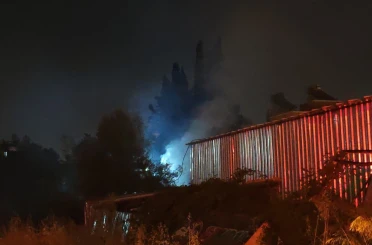 Seramik parçaları satılan iş yerinde yangın 
