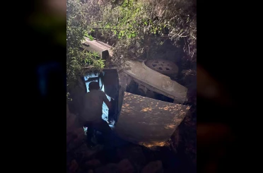 Serik’te kontrolden çıkan otomobil ağaçlık alana daldı: 1 yaralı 