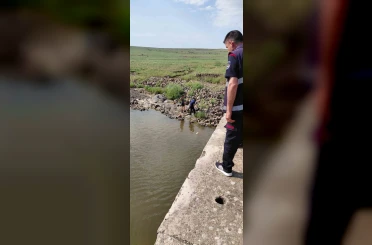 Serinlemek için girdiği derede boğulma tehlikesi geçirdi 