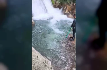 Serinlemek için girdiği suda boğuldu 
