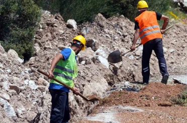 Seydikemer Çatak Mahallesi içme suyu isale hattı yenileniyor 