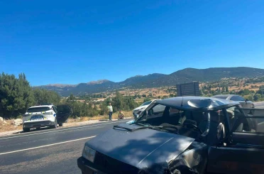 Seydikemer’de otomobil ile motosiklet çarpıştı: 1 ölü, 2 yaralı 