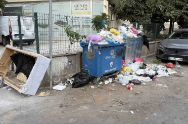 Seyhan’da çöp birikintileri oluştu 