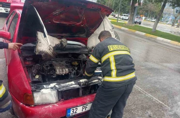 Seyir halindeki otomobil alev aldı 