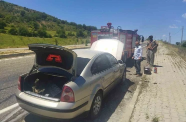Seyir halindeki otomobil alev aldı 