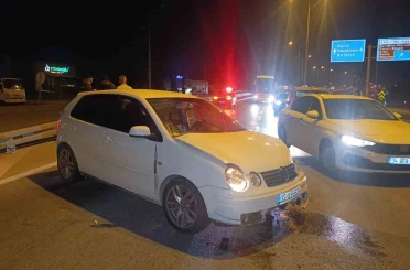 Seyir halindeki otomobil bariyerlere çarptı: 2 yaralı 