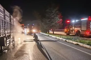 Seyir halindeki tırda yangın çıktı
