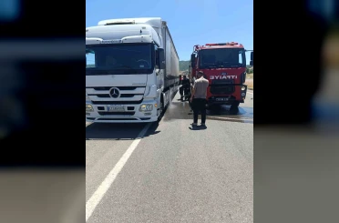 Seyir halindeki tırın lastikleri alev aldı 