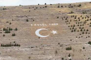 Seyitgazi Avdar bayırındaki dev ay yıldız için bakım ve boyama çalışması
