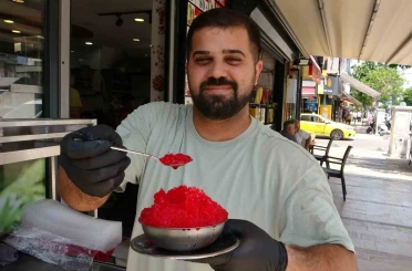 Sıcak ve nemin bastırdığı Mersin’de vatandaşlar bici biciyle serinliyor