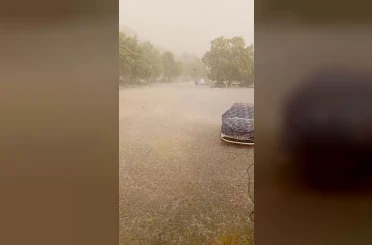 Şiddetli doluyu hem kaydetti hem dua etti 