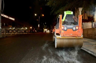 Siirt’te asfalt mesaisi gece de sürüyor 
