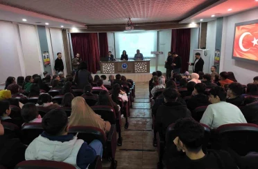 Siirt’te cumhuriyet savcıları lise öğrencilerini ‘dolandırıcılık’ konusunda bilgilendirdi 