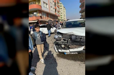 Siirt’te iki otomobil çarpıştı: 1 yaralı 
