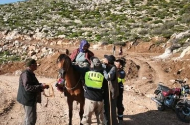 Siirt’te kalp krizi geçiren kadın, katır sırtında sağlık ekiplerine ulaştırıldı 