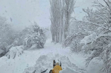 Siirt’te karla kaplı yollar ulaşıma açıldı 