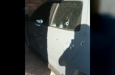 Siirt’te park halindeki bir araç kurşunlandı 