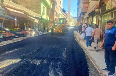 Siirt’te Sakıp Beygo Caddesi’nde asfalt çalışması yapıldı 