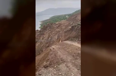 Siirt’te toprak kayması köylüleri tedirgin ediyor 