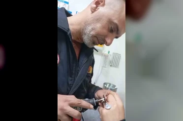 Sıkışan yüzük itfaiye ekiplerince çıkarıldı 