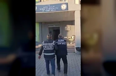 Silahla tehdit suçundan aranan şahıs Defne’de yakalandı 
