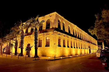 Silifke Hükümet Konağı gece görüntüsüyle ilçeye değer katıyor
