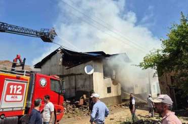 Simav Aksaz köyünde korkutan yangın 