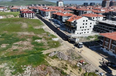 Sincan’da asfalt mesaisi hız kesmiyor 