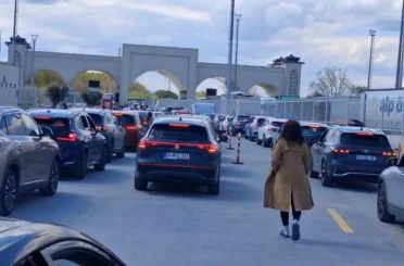 Sınır kapısında 23 Nisan yoğunluğu: Saatlerdir karşıya geçmeyi bekliyorlar 