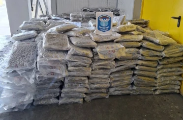 Sınır kapısında 739 kilo esrar ele geçirildi 