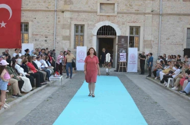 "Sinop Kırmızısı" defilesine büyük ilgi 