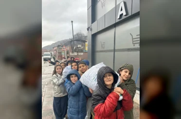 Sinop’ta öğrenciler topladıkları mavi kapakları derneğe gönderdi 