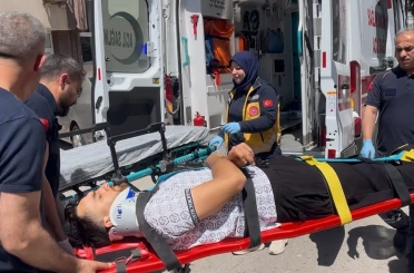 Sinop’ta otomobil kapısına çarpan motosikletli yaralandı 
